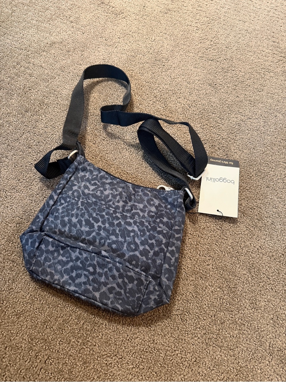 Baggallini Gray Leopard-Print Crossbody Bag - Picture 3 of 4